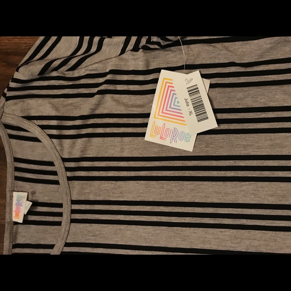 LulaRoe Julia NEW with Tags 🌸